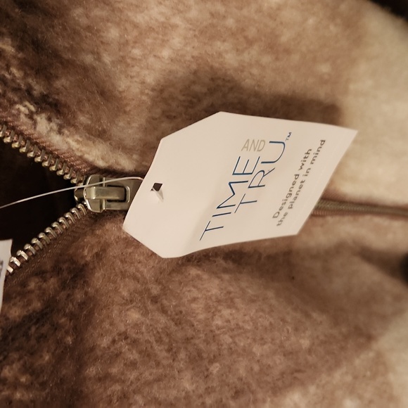 Ladies Poncho - Picture 3 of 6